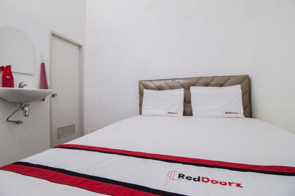 Reddoorz @ Radio Dalam Hotel Джакарта Екстериор снимка